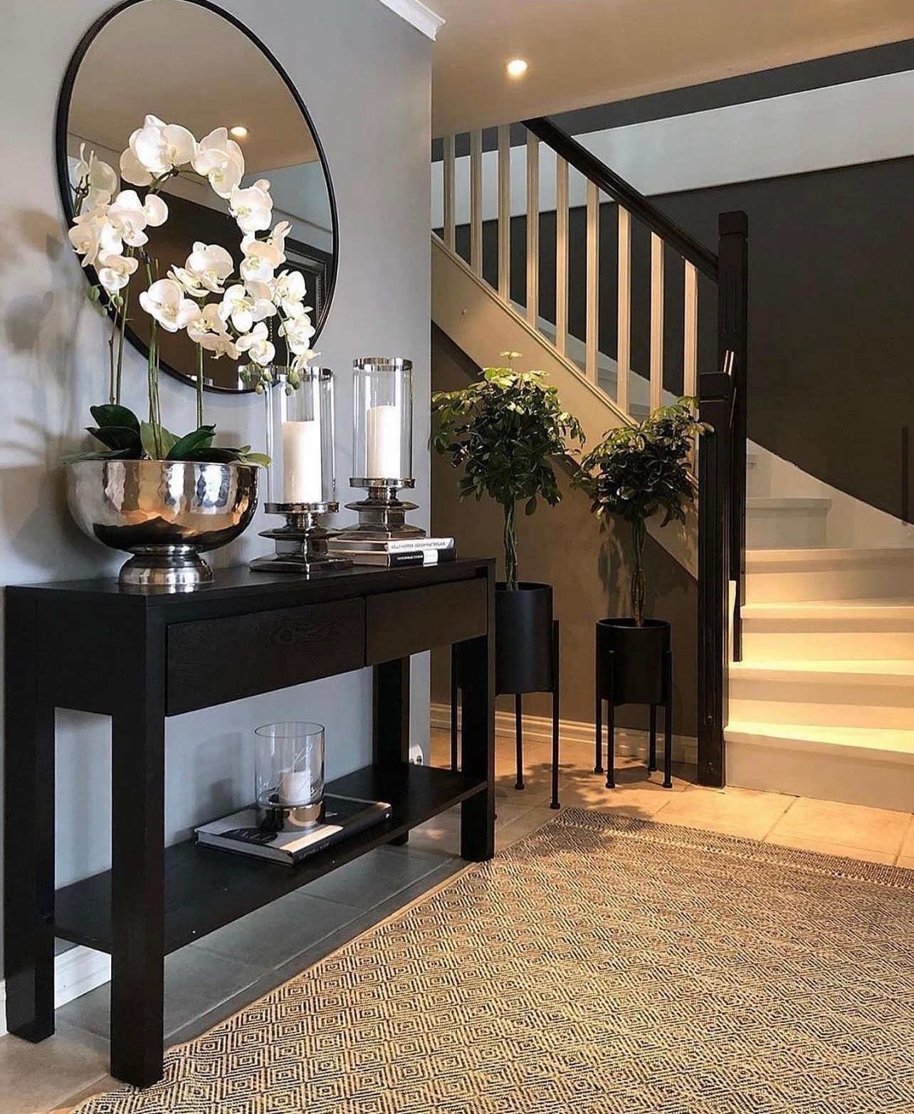 Entryway staging